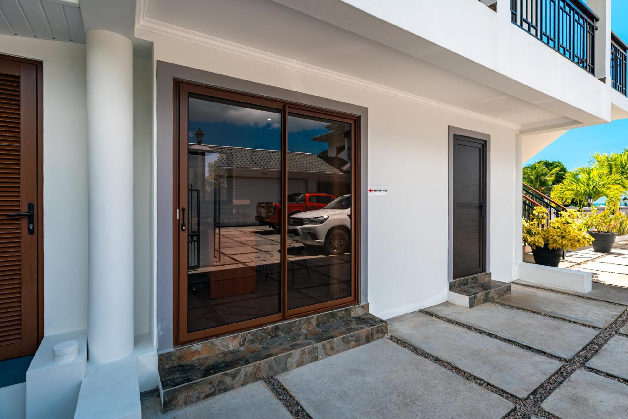 D'Offay Seaview Apartments Beau Vallon  Exterior photo